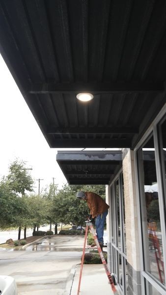 Commercial Electric in North Fort Worth, TX

New Super Efficient LED Canopy Lights Installation (1)